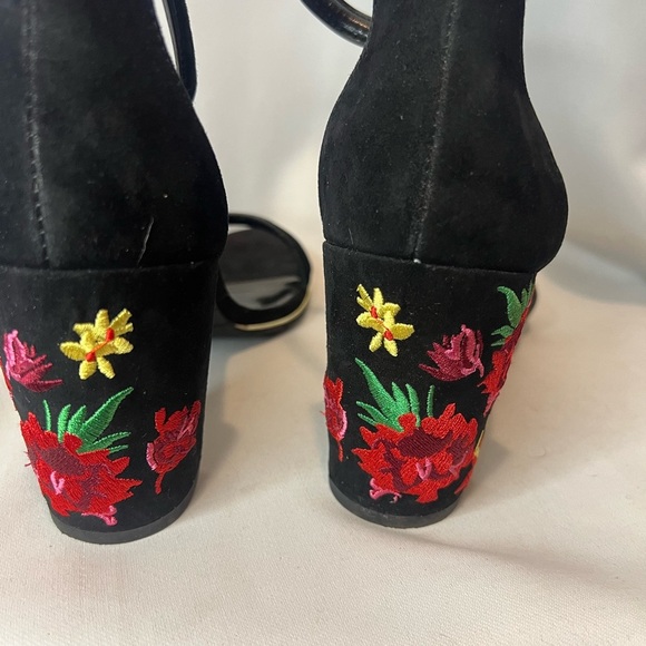 Kenneth Cole New York Lisa Black Suede Heels Sandals size 7..5 Embroidered Heel - Picture 5 of 6